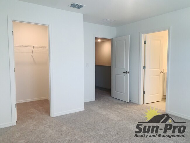 Building Photo - 172 Riverfront Wy