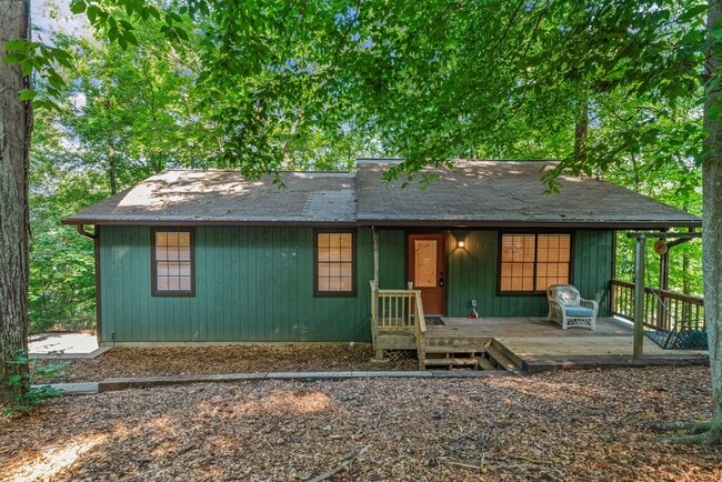 Building Photo - Beautifully Remodeled 3-Bedroom Home with ...