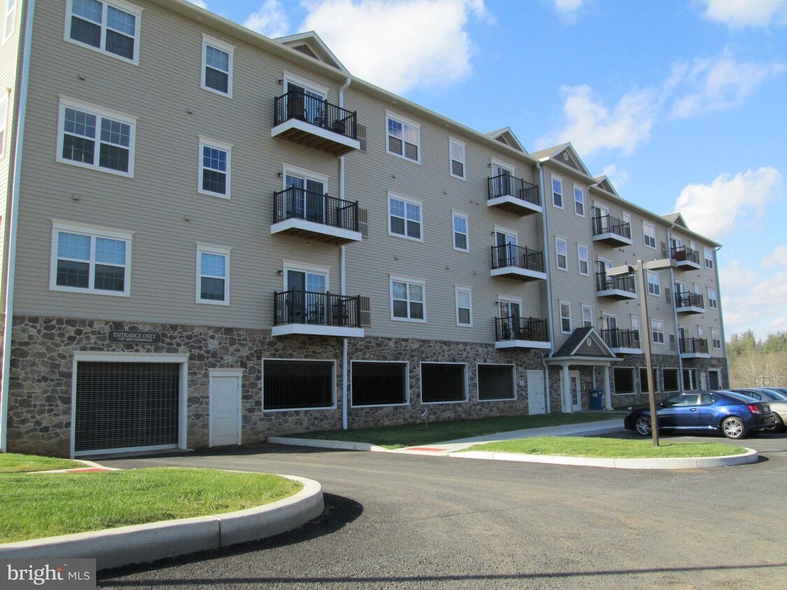79 Legacy Blvd Unit 105, Sinking Spring, PA 19608 Condo for Rent in