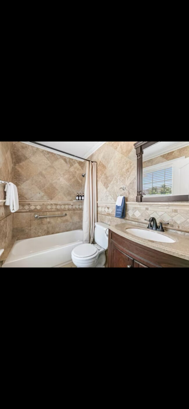 Foto del edificio - 7817 Straits Dr