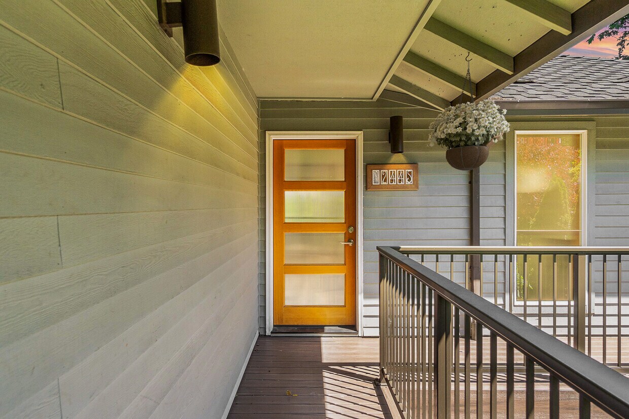 Foto principal - 2445 SW Montgomery Dr