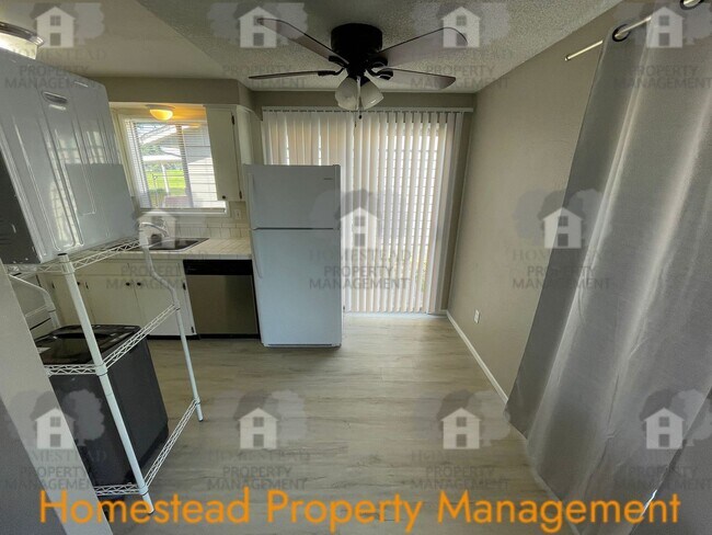 Foto del edificio - 3822-3828 Bayonne Dr SE