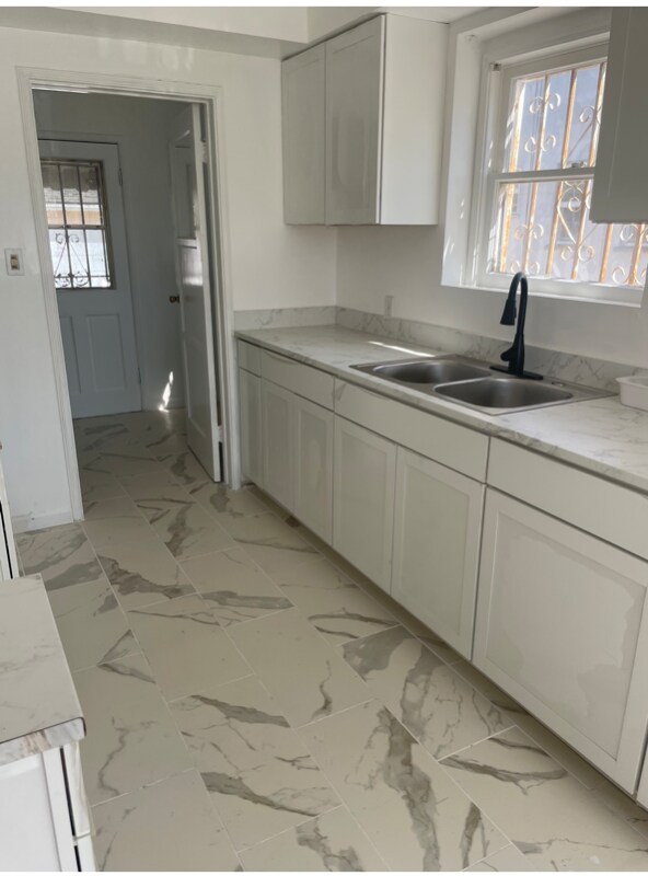Foto del edificio - 8724 Ruthelen St
