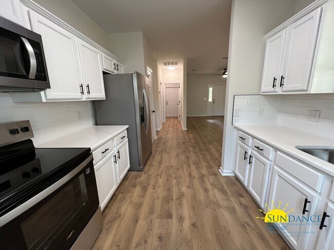 Building Photo - 3 Bedroom Smart Solar Home in Crestview!