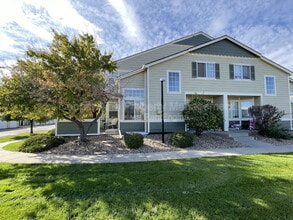Building Photo - 930 Button Rock Dr