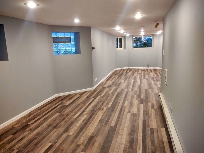 Foto del edificio - 2227 N Bissell St