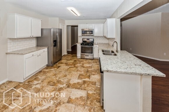 Building Photo - 3902 Evinrude Dr