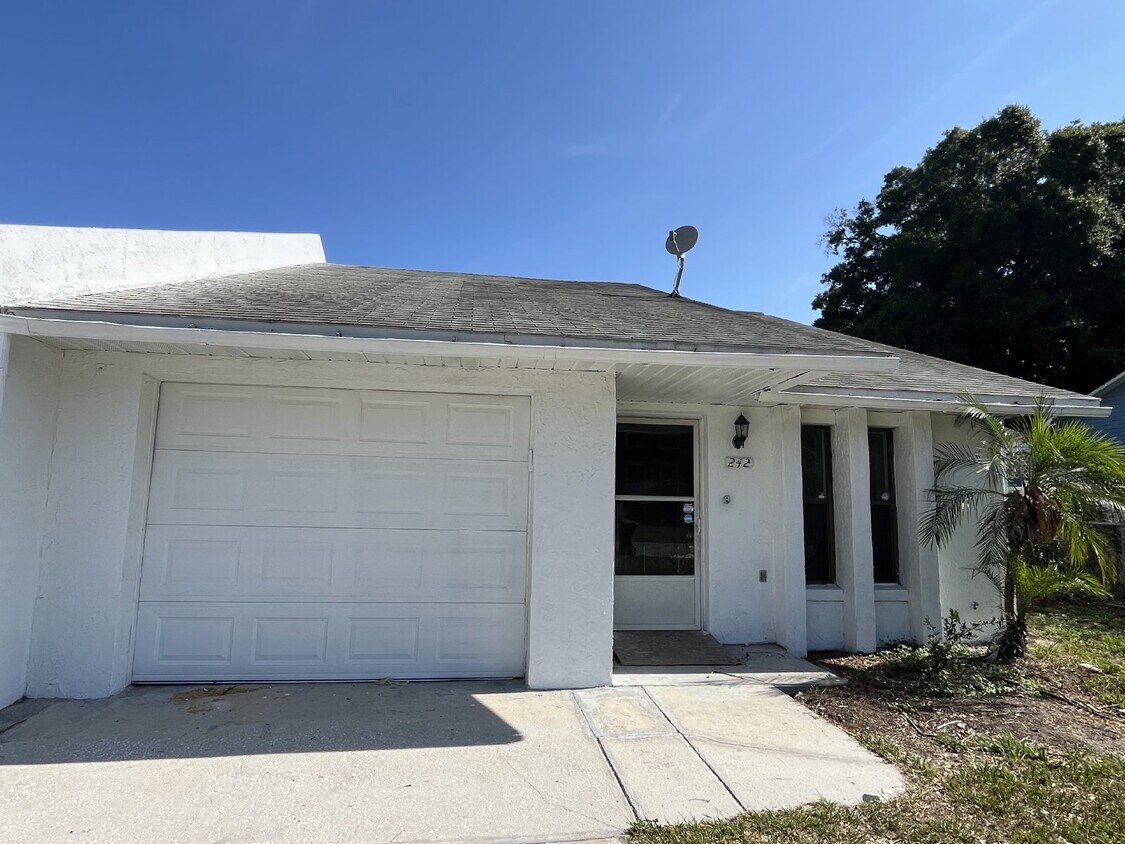 Available Now! 2 Bed 2 Bath with a loft! - Available Now!  2 Bed 2 Bath with a loft!