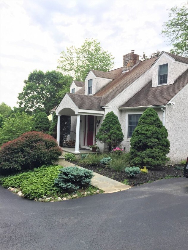 Foto principal - 634 W Rose Tree Rd