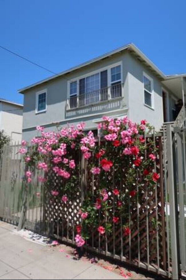 Foto del edificio - 530 N Van Ness Ave