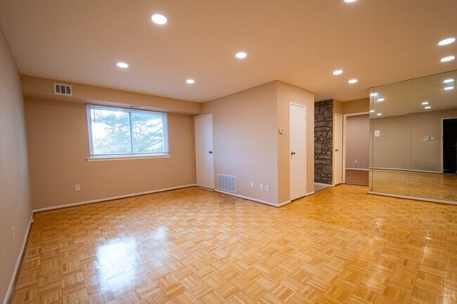 Foto del edificio - 9921 Bustleton Ave