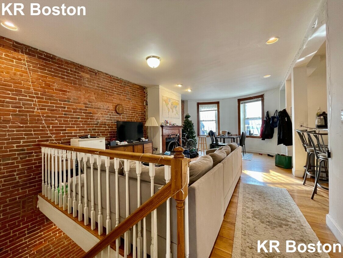 Primary Photo - 472 Massachusetts Ave