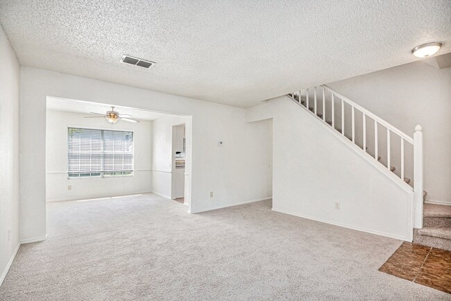 Foto del edificio - 8201 Cloverglen Ln