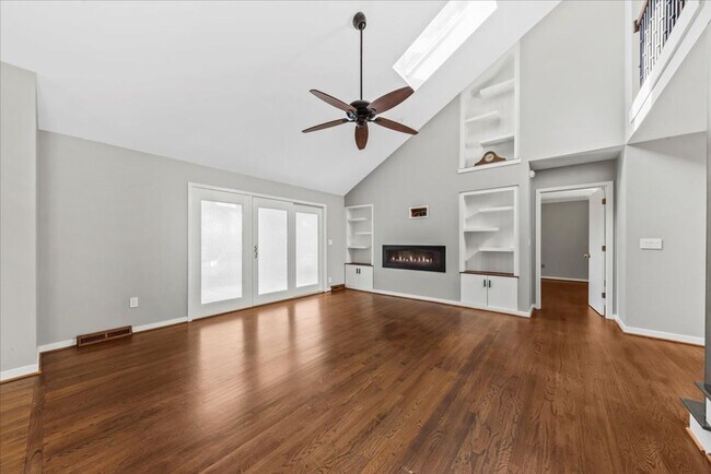 Foto del edificio - 2051 Marsh Flower Ln