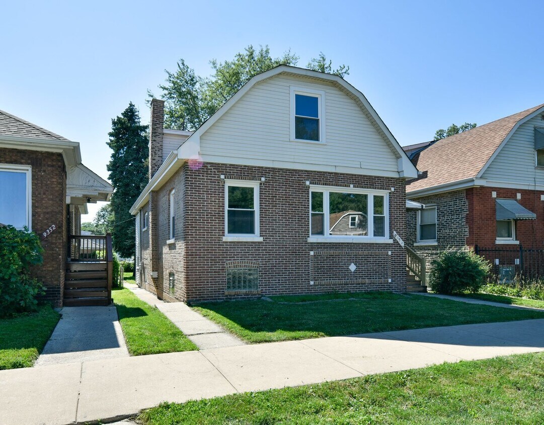 Primary Photo - 9350 S Manistee Ave