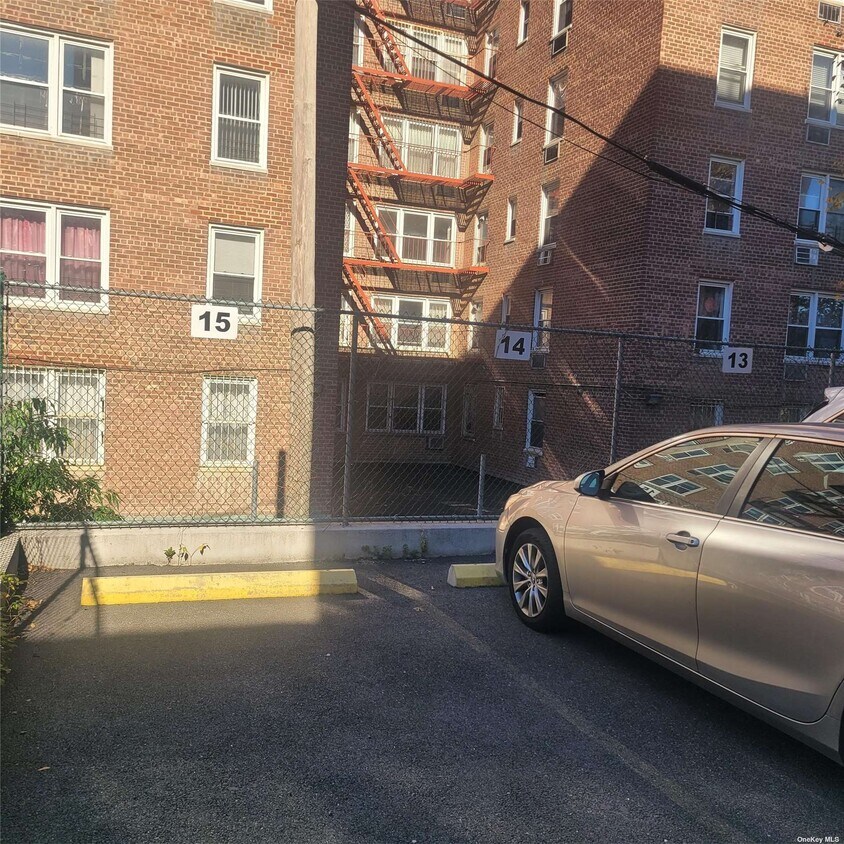 Building Photo - 144-69 Barclay Ave