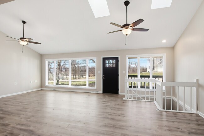 Foto del edificio - 6582 Lakeside Rd