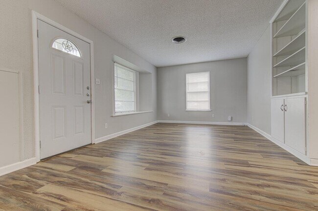 Foto del edificio - 1523 Weyford Dr