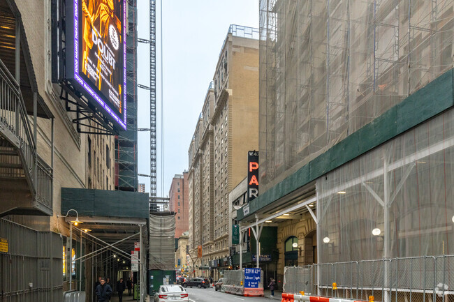 Building Photo - The Times Square