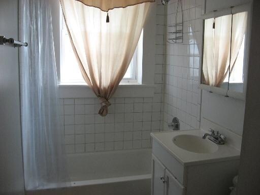 Building Photo - 1116 W 90th St