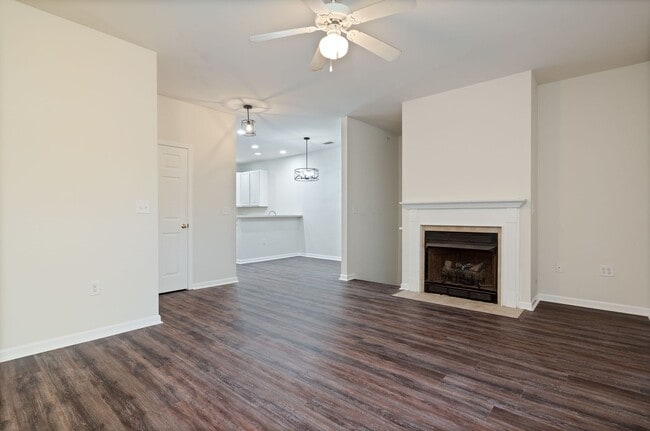 Building Photo - Cozy Lakeside Living in Moncks Corner!