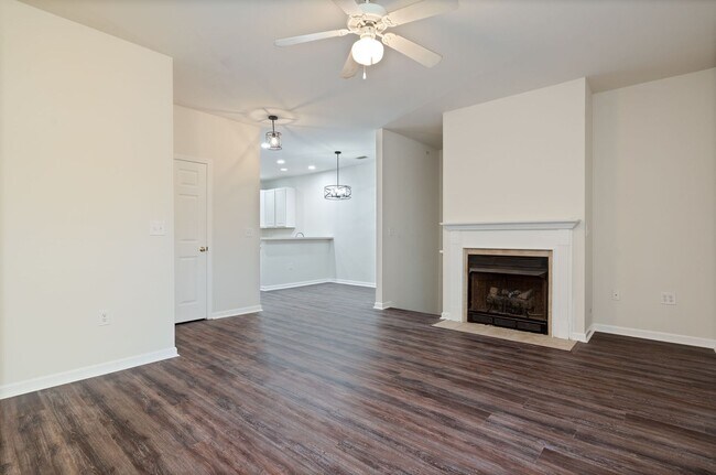 Foto del edificio - Cozy Lakeside Living in Moncks Corner!