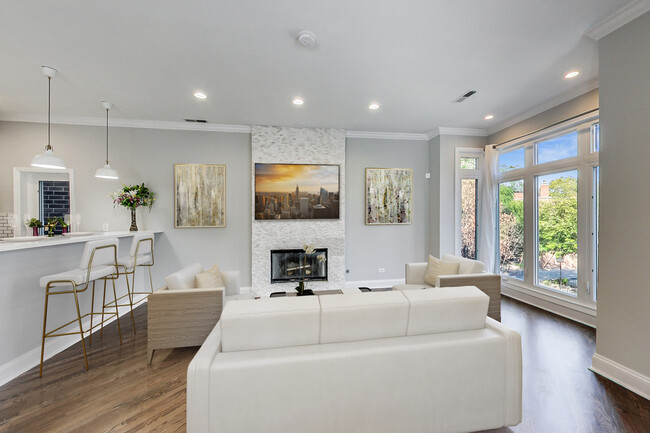 Foto del edificio - 2506 N Greenview Ave