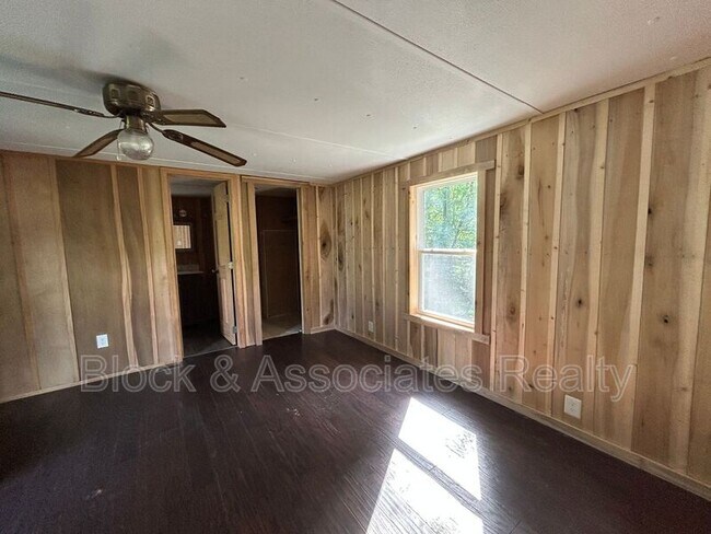 Foto del edificio - 3236 Swaim Rd