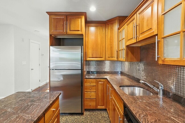 Building Photo - 10 Fort Washington Pl