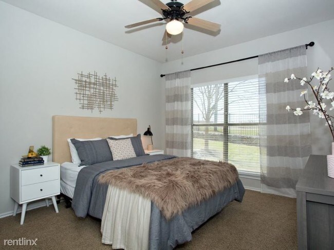 Foto del edificio - 8702 Brodie Ln