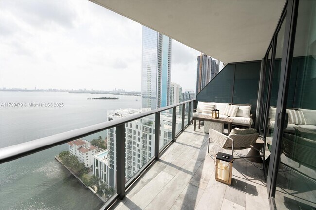 Foto del edificio - 460 NE 28th St