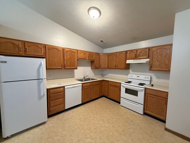 Foto del edificio - Duplex on Southside. 2bed/2bath with 2 car garage & privacy fence.