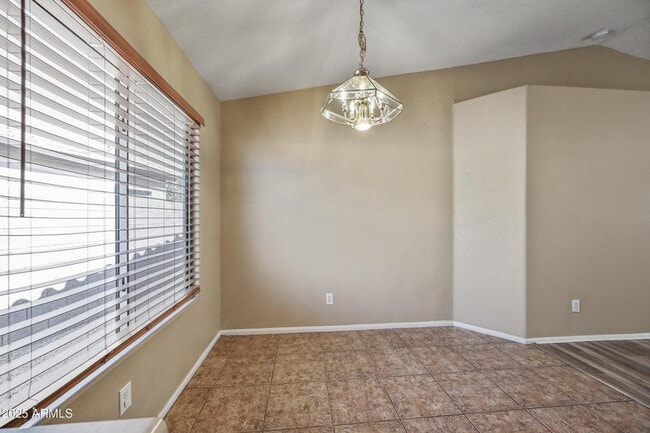 Foto del edificio - 10930 W Wilshire Dr