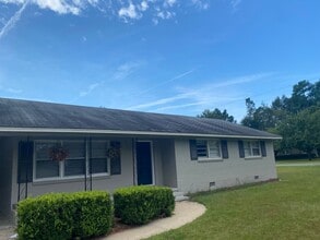 Building Photo - 1501 Ridgeway Dr