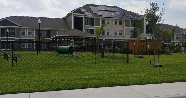 Building Photo - Silver Spur Apartments