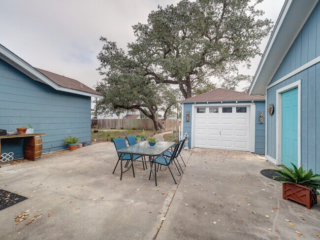 Detached Workshop - 341 W Greenwood Ave