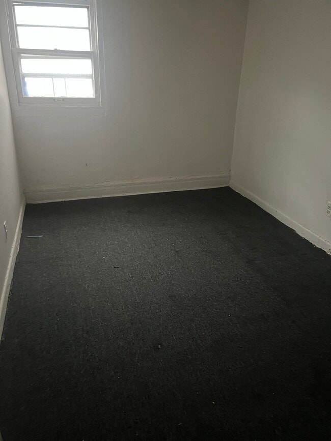 Building Photo - 1845 E 93rd St