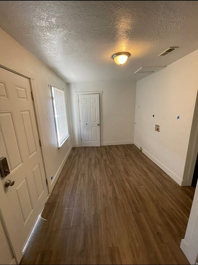 Building Photo - 588-590 S 300 W