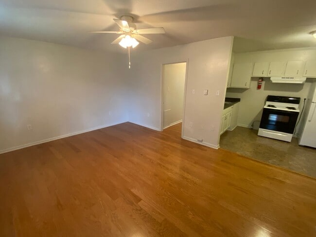 Photo - Lovely 1 Bedroom Apartment Near Duke West and Hospital