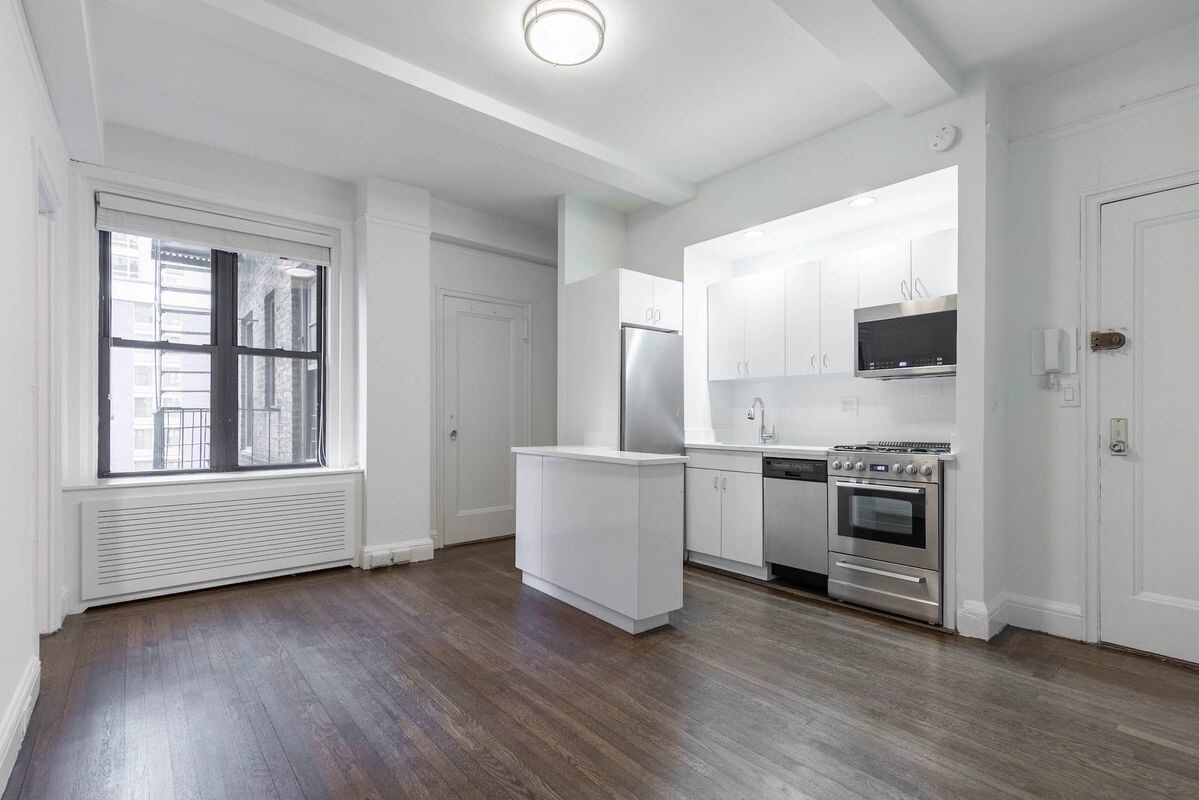 Primary Photo - 127 E 46th St