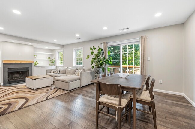 Foto del edificio - 4880 Chevy Chase Dr