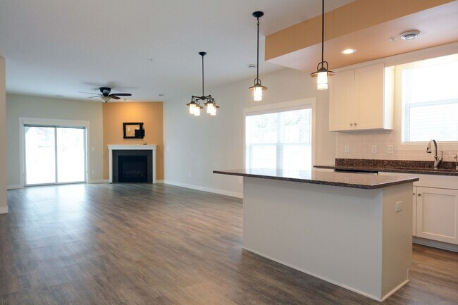 Foto del edificio - Beautiful 3 BD / 2.25 BA townhome in Rosem...
