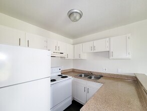 Building Photo - 101 Brookside Ln