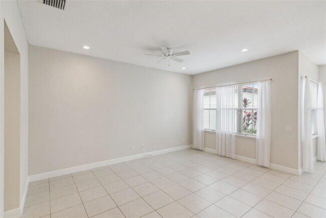 Building Photo - 8884 Bismarck Palm Dr