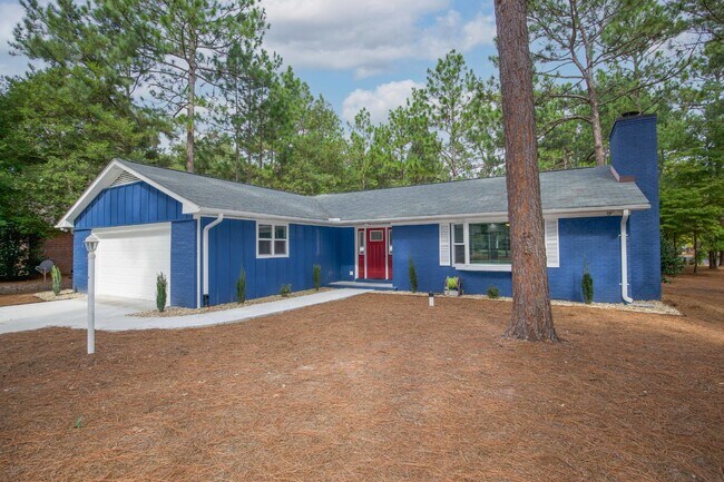 Building Photo - Gorgeous Fully Renovated 3 bedroom home in the Heart of Whispering Pines
