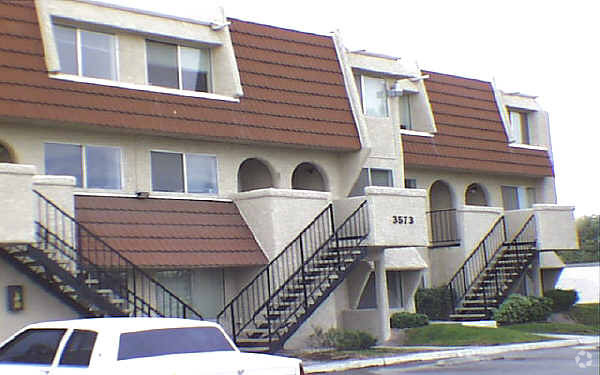 Primary Photo - Pine Grove Condominiums (por)