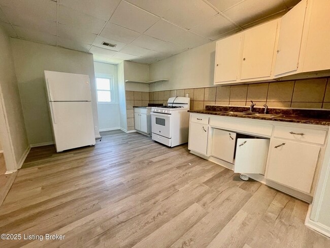 Foto del edificio - 4116 W Broadway