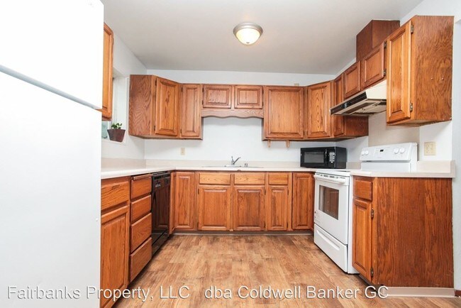 Building Photo - 910 4th Ave