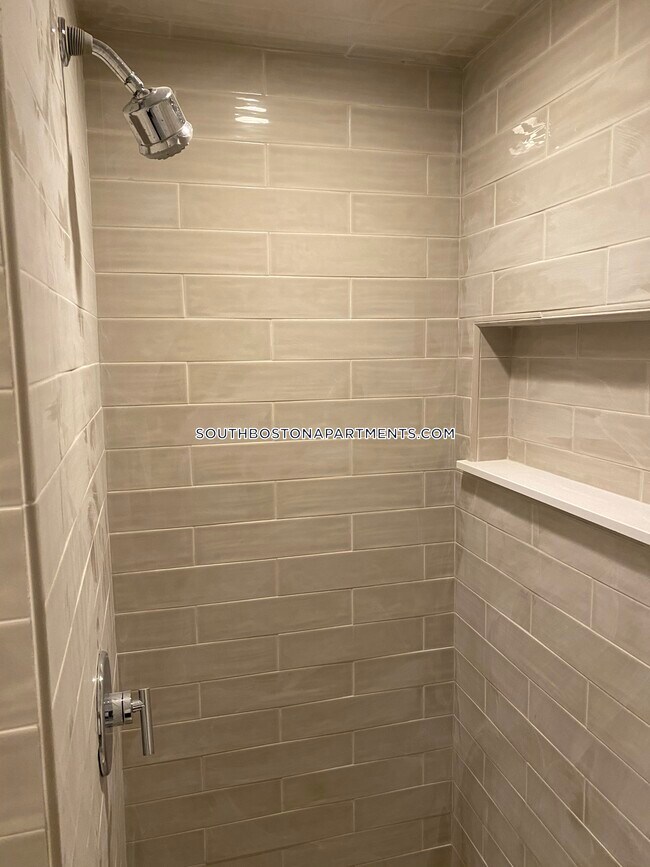 Foto del edificio - 219 W 3rd St