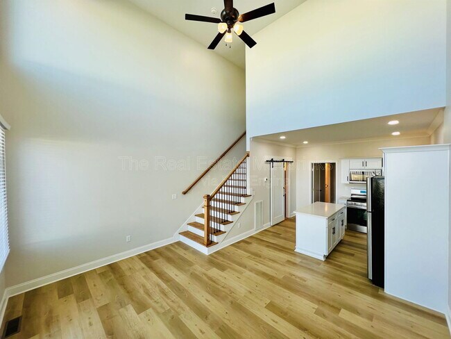 Building Photo - 1904 S Holly St